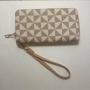 Geometric Patterned Wristlet Clutch. PVC.